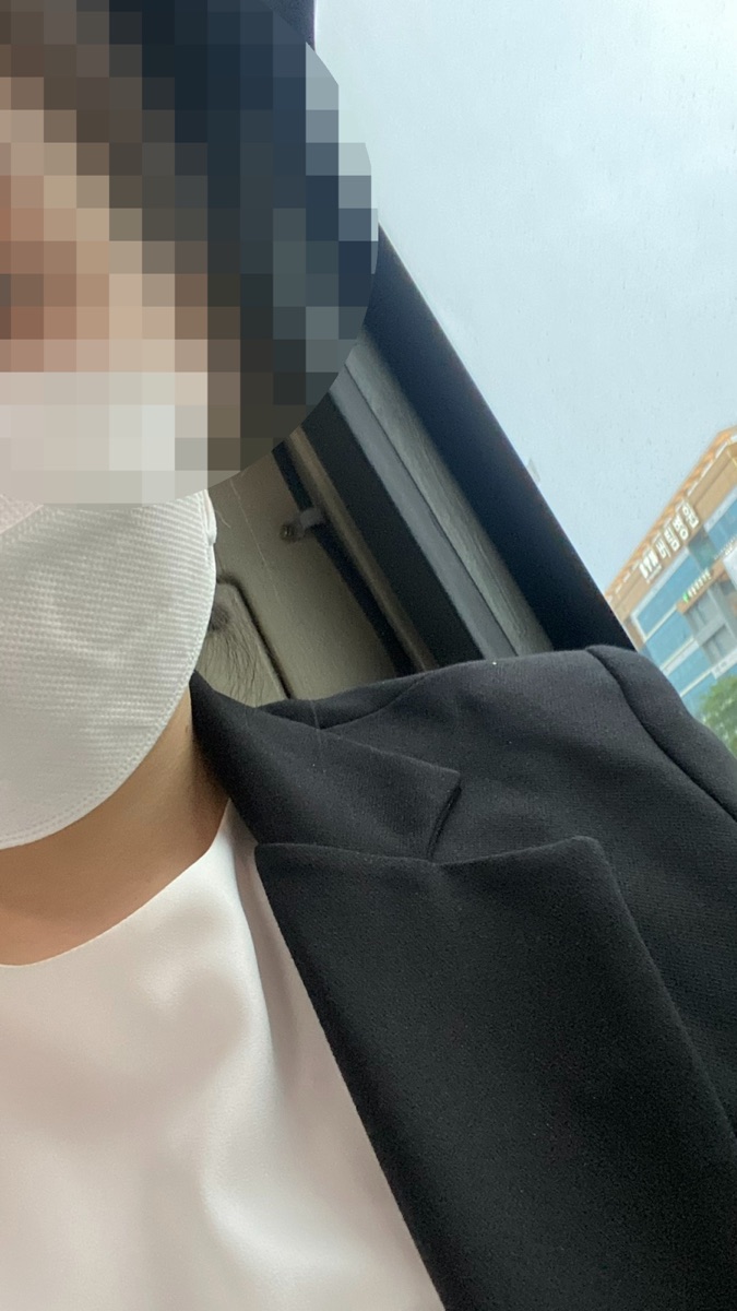 면접 날 정장을 입고 찍은 셀카